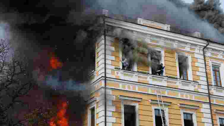У Києві російський дрон влучив у будівлю НАН України
