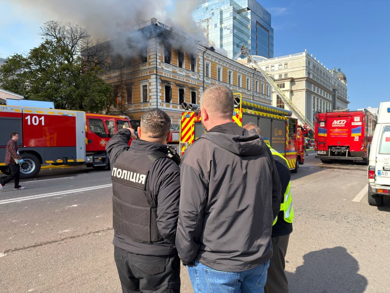 Фото Олександра Сазановича, наслідки удару по НАН України