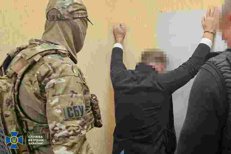 У Вінниці викрили схему незаконної легалізації іноземців 