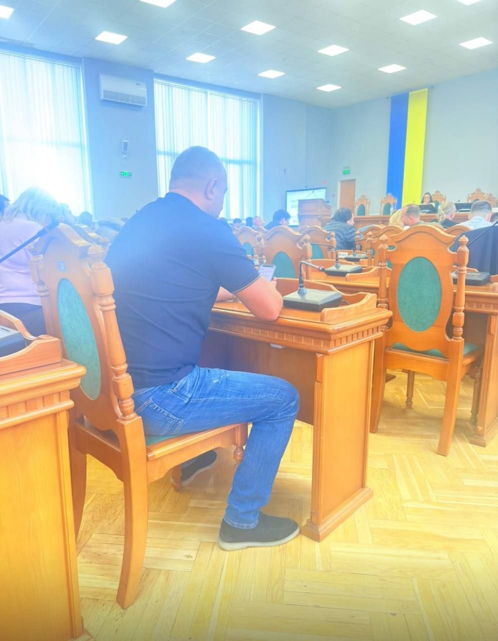 Андрій Свищо на сесії райради. Фото мешканців громади