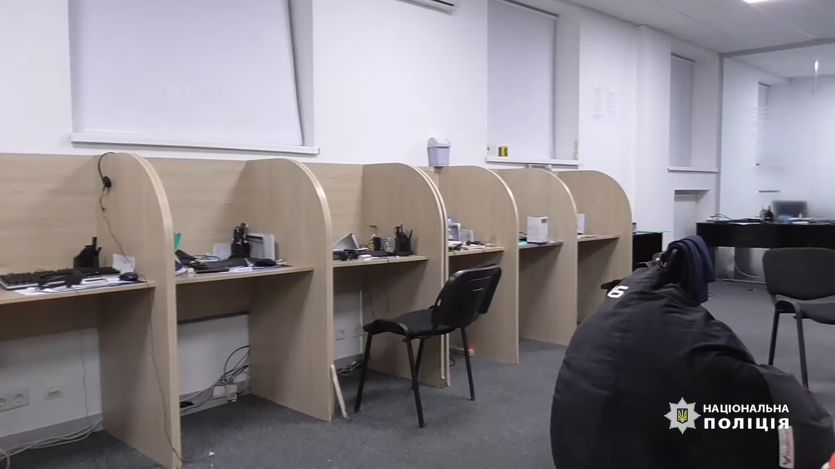 23-річну дівчину зі Словаччини змушували працювати в шахрайському кол-центрі в Україні