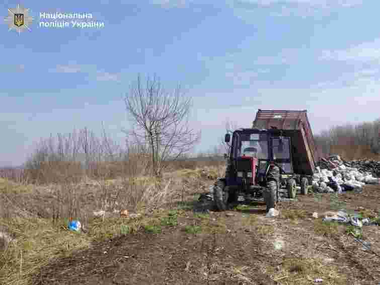 Посадовця селищної ради на Прикарпатті підозрюють у привласненні грошей на схемі зі сміттям