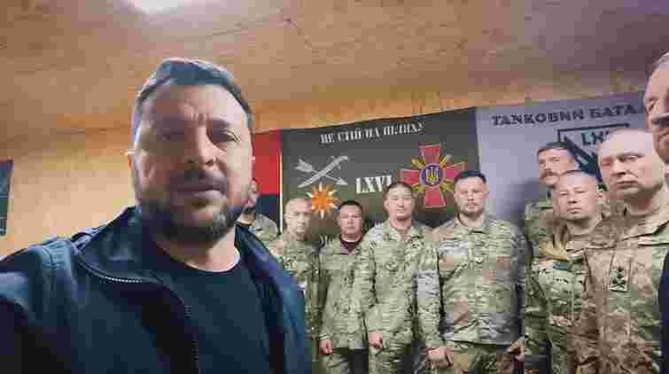 Зеленський на фронті привітав військових із Днем захисників і захисниць України