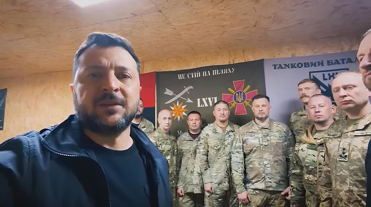 Зеленський на фронті привітав військових із Днем захисників і захисниць України
