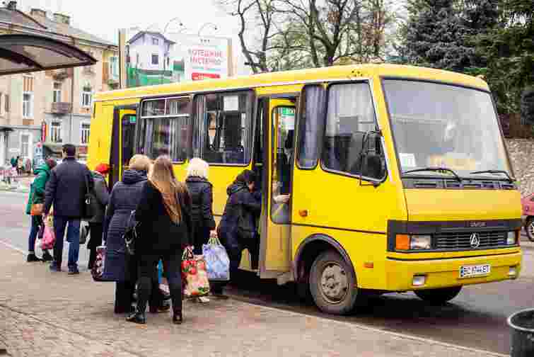 У громадському транспорті Рівного скасували обмеження на перевезення пільговиків 