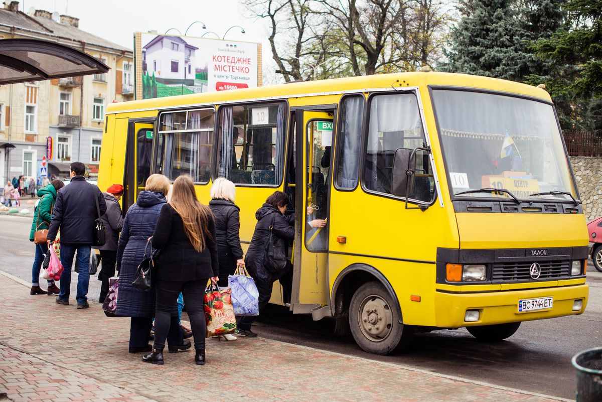 У громадському транспорті Рівного скасували обмеження на перевезення пільговиків 