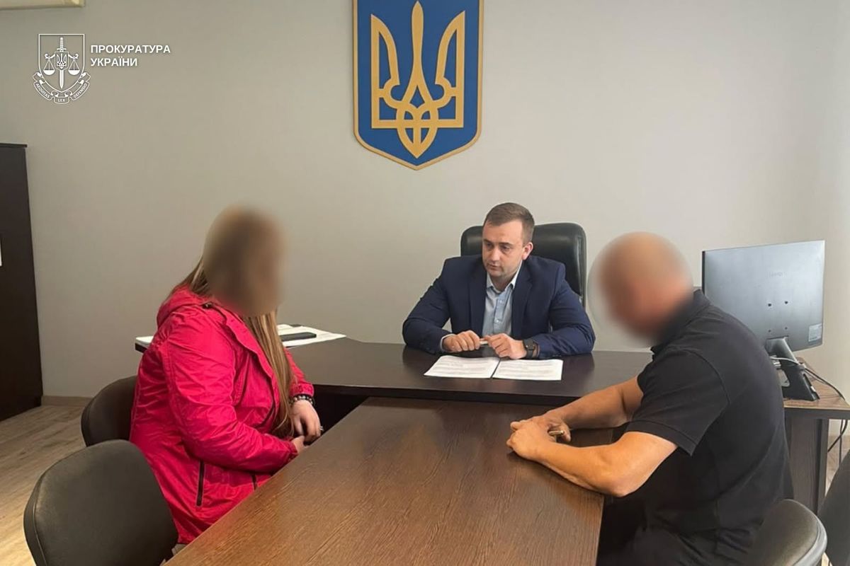 Під час отримання хабаря затримали голову лікарської комісії на Закарпатті