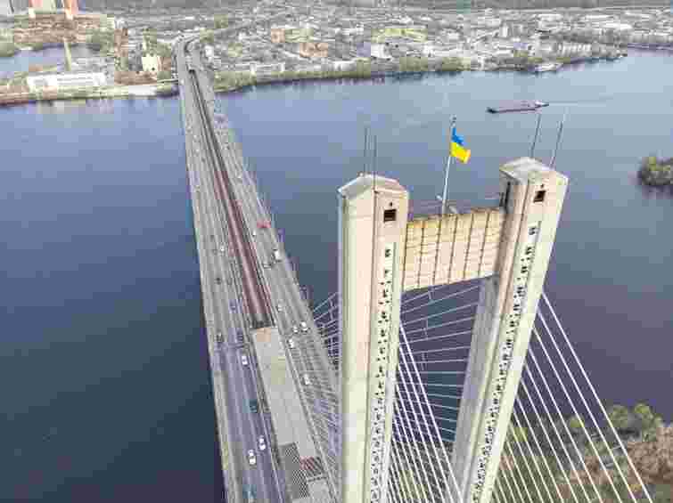 Київ обмежить рух транспорту мостами під час повітряної тривоги