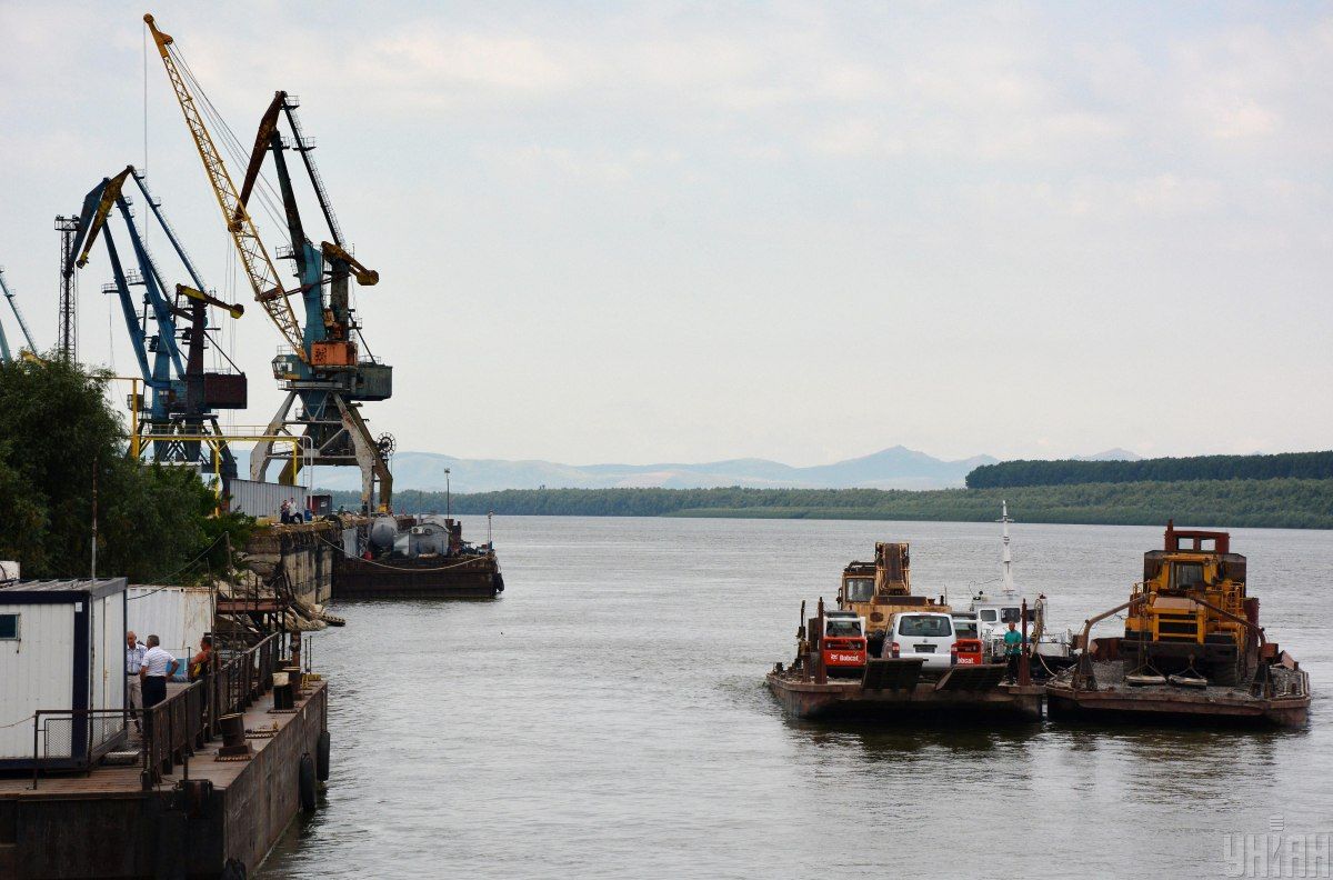 Росіяни вдарили по цивільному судну у порту на Одещині, загинув матрос