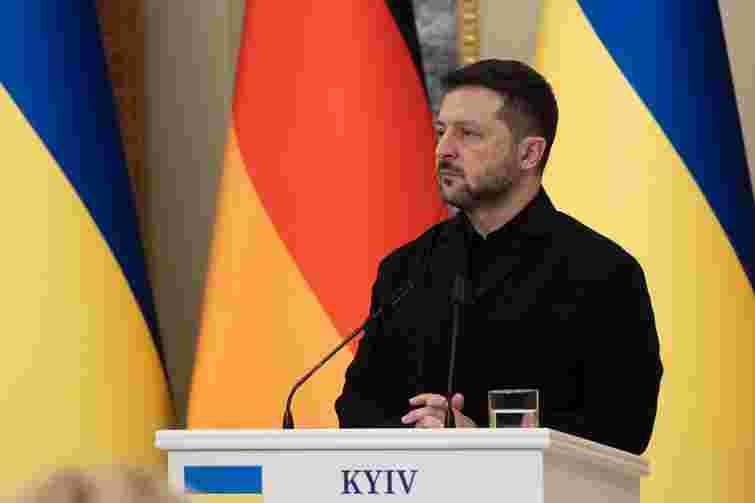 Зеленський заявив, що Україна відповість на удари по мостах та дата-центрах у Києві