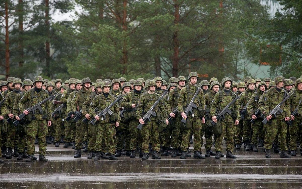 Естонія переміщує війська на позиції біля кордону з Росією
