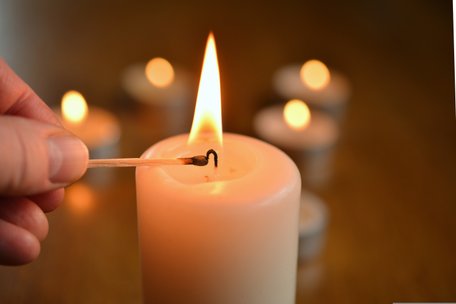 Дзеркало, фольга і не тільки: 6 нестандартних лайфхаків на випадок відключень світла