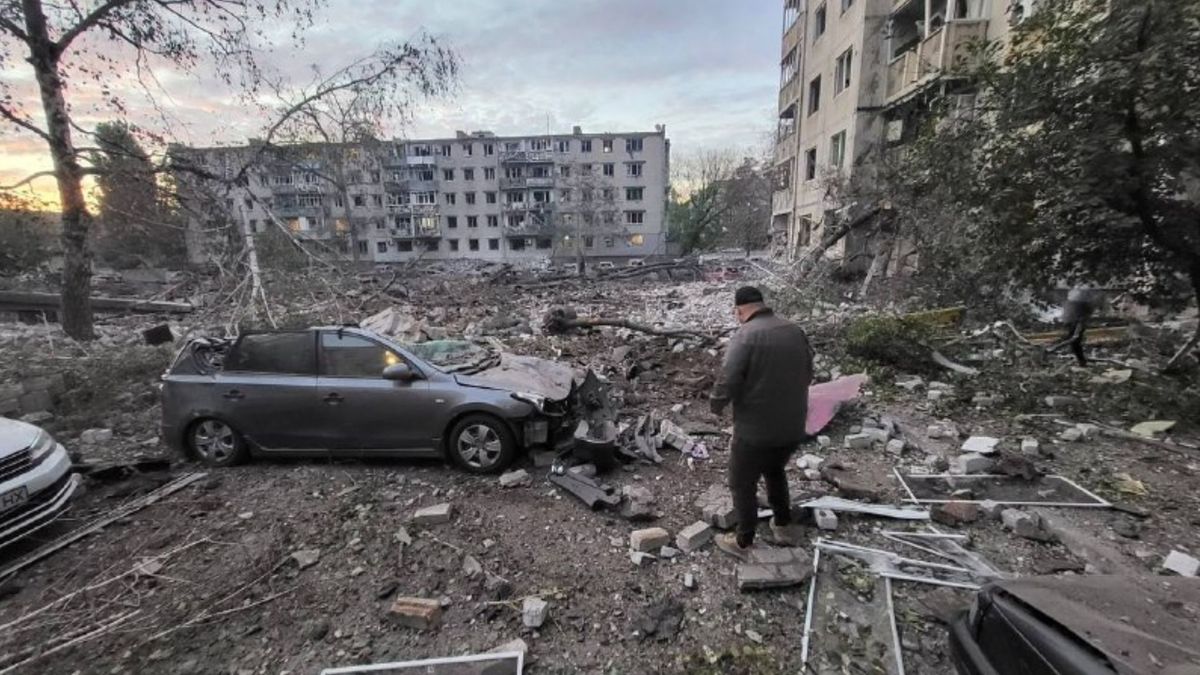 Росія масовано атакувала ракетами та дронами низку українських областей, є загиблі