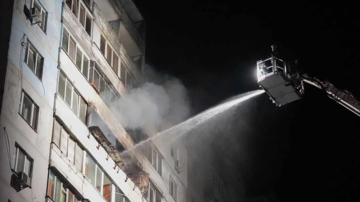 Російський дрон влетів у  житлову багатоповерхівку в Києві, є загиблі та постраждалі