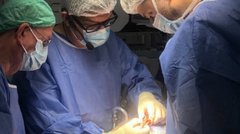 У Львові вперше в Україні польські й українські хірурги видалили грижу за новою HYPR-методикою
