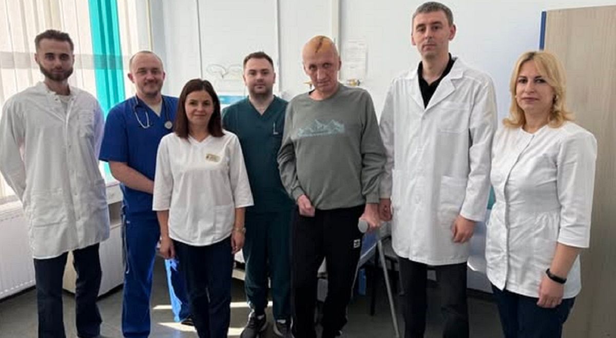 Нейрохірурги Тернополя успішно прооперували захисника з дефектом черепа після поранення