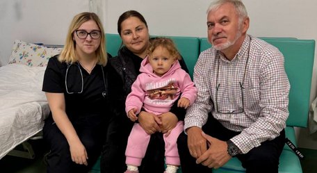 Однорічна дівчинка пів року жила зі шматком пластика у бронхах, допомогли львівські лікарі