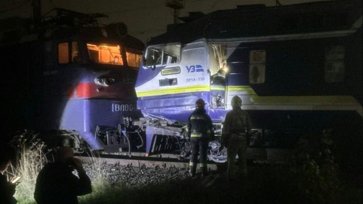 У Львові зіштовхнулись два потяги, є постраждалі