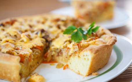 Шарлотка з капустою. Рецепт дня