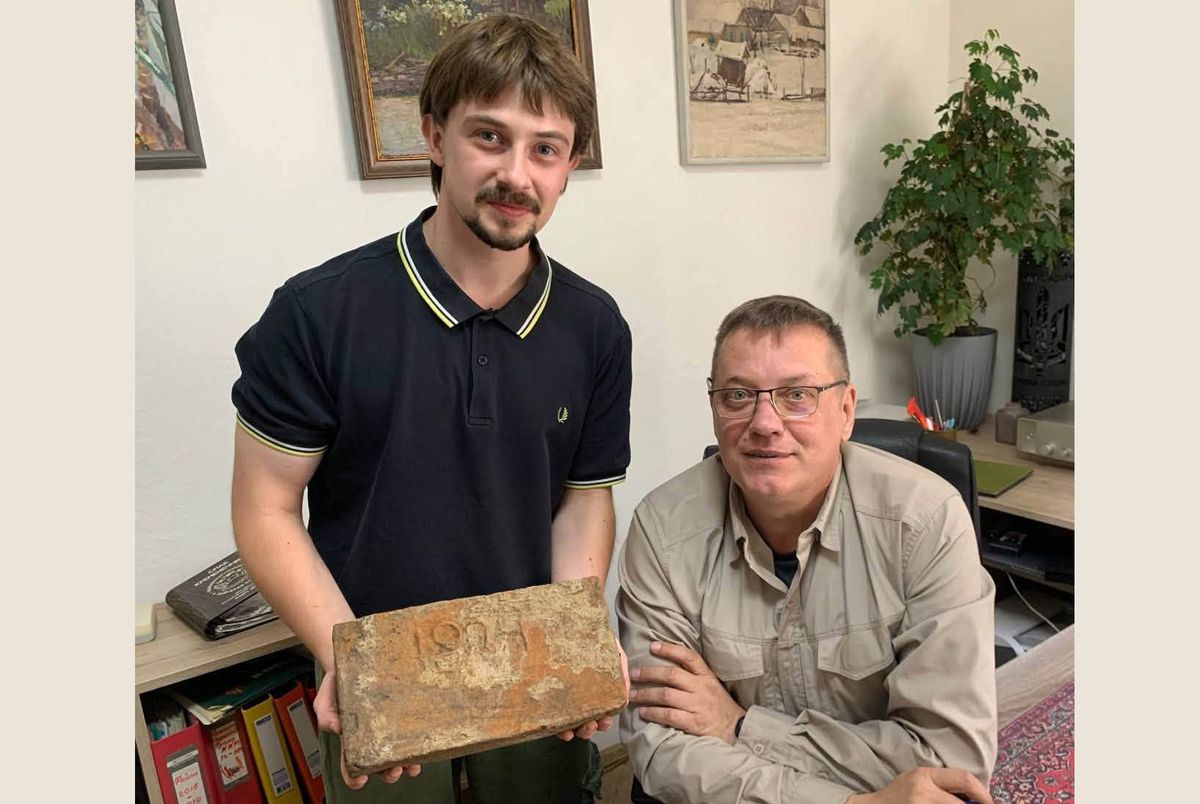 Під час ремонту водогону в Кременці знайшли 200-річну цеглу та стародавній підземний хід