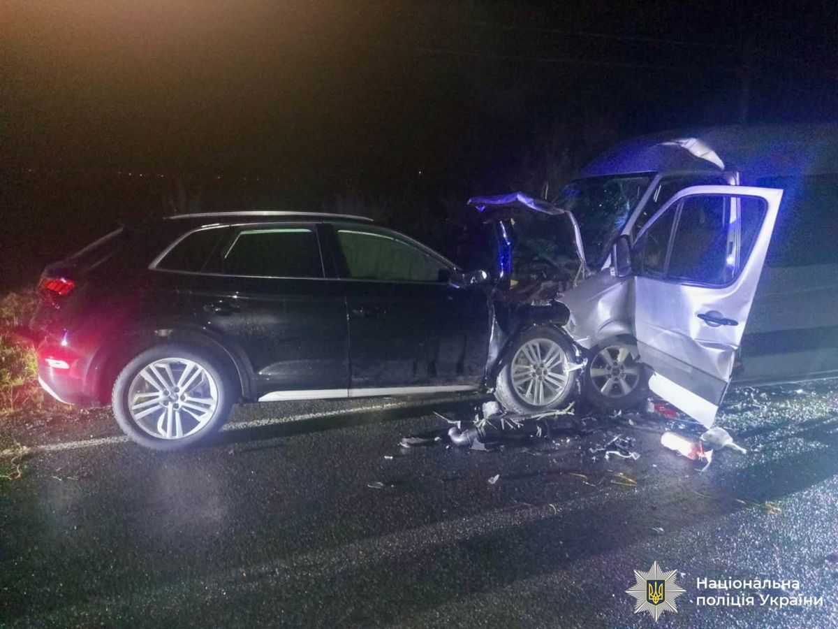 Двох пасажирок буса госпіталізували внаслідок ДТП з п’яним водієм на Прикарпатті
