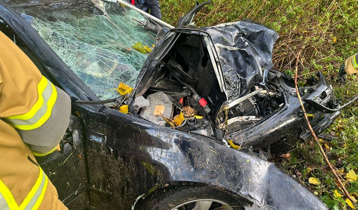 На Тернопільщині 29-річний водій Mercedes-Benz зіткнувся з деревом і загинув