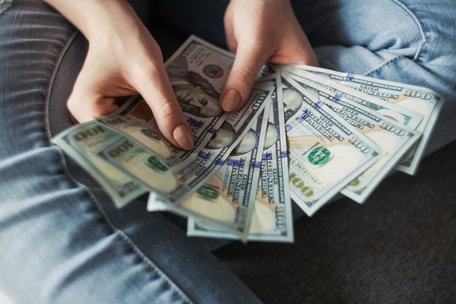 Курс долара в Україні вдруге за місяць оновив історичний максимум
