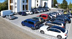 Віряни самотужки облаштували паркінг на 40 авто біля церкви на Прикарпатті