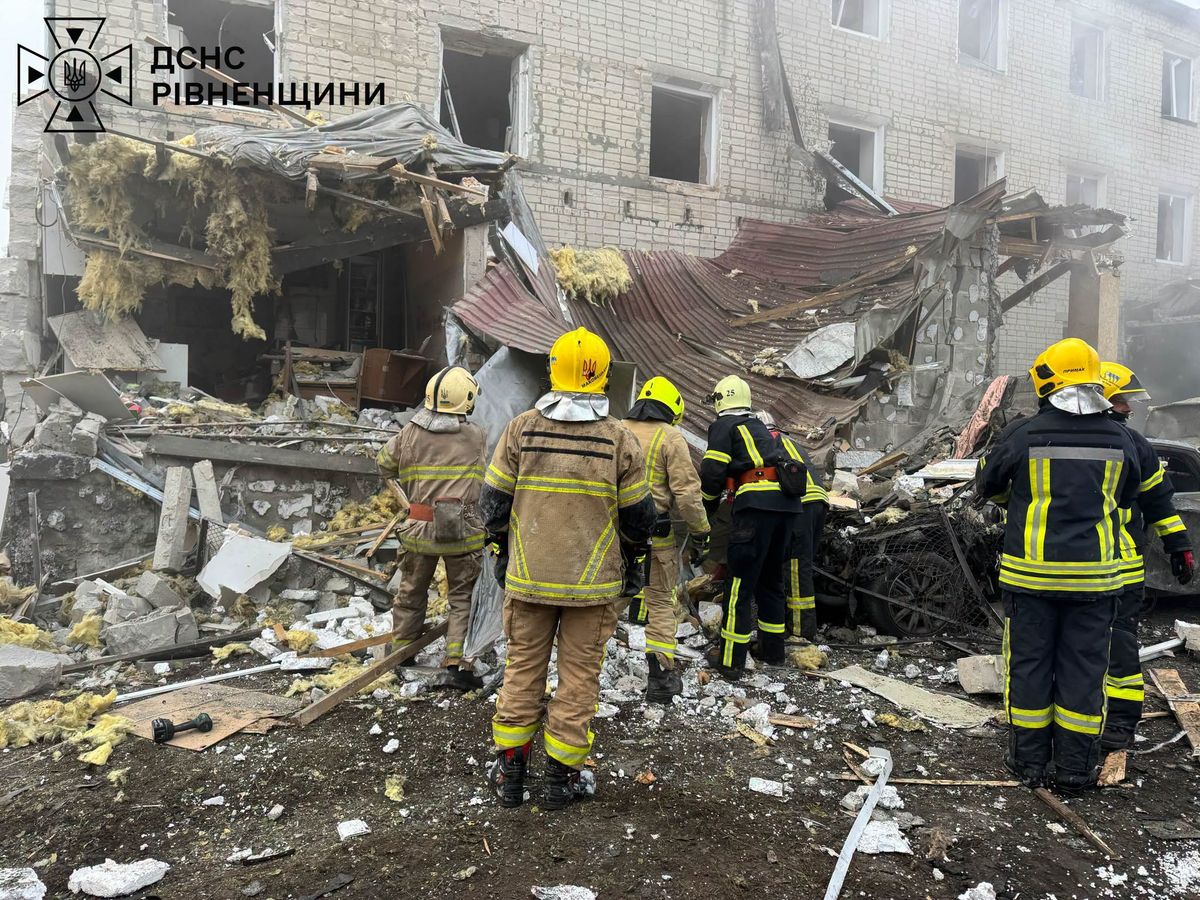 Росіяни атакували будинки та підприємства на Рівненщині, пʼятеро постраждалих