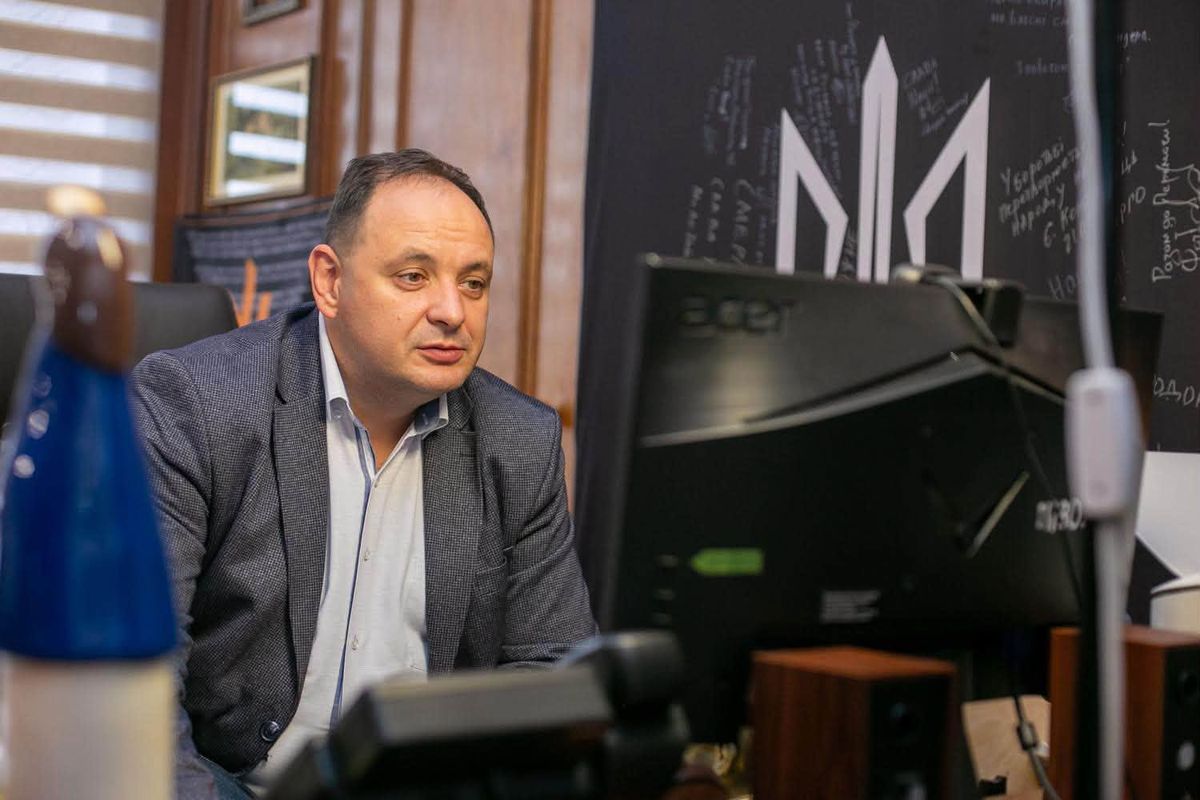 Мер Франківська запропонував заохочувати водійок автобусів безкоштовними салонами краси
