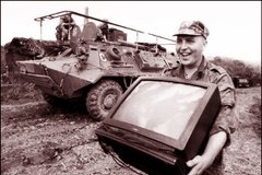 Годинники у річці