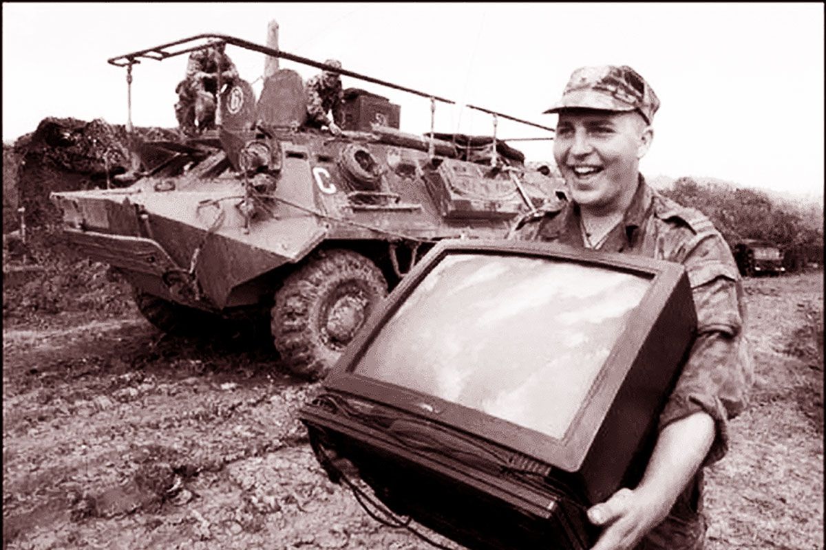 Годинники у річці