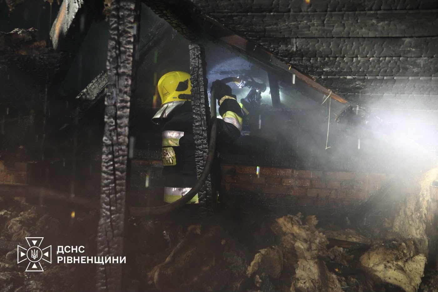 Наслідки ворожої атаки (фото ДСНС)