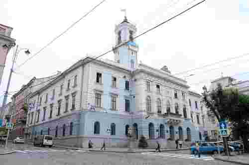 Чернівецька міськрада володіє автопарком із понад 20 машин