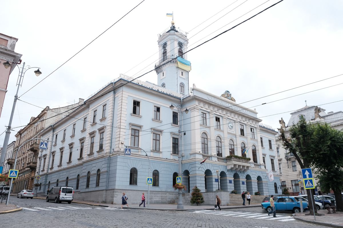 Чернівецька міськрада володіє автопарком із понад 20 машин