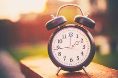 Знову на годину назад: коли Україна перейде на зимовий час у 2026 році