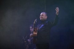 У Віктора Павліка сталося ускладнення після операції, дружина розповіла про стан співака