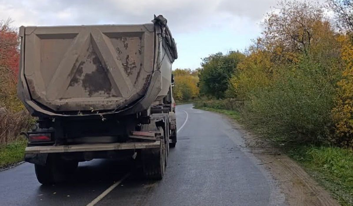 На Львівщині вантажівка на смерть збила 39-річного пішохода