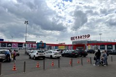 Російський безпілотник пошкодив ТРЦ «Екватор» у Рівному