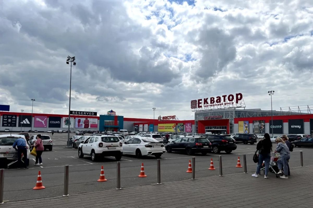 Російський безпілотник пошкодив ТРЦ «Екватор» у Рівному