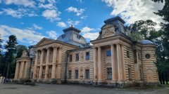 Як палац у Коропці повʼязаний із Львівщиною: історія резиденції та парку