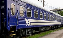 «Укрзалізниця» перевіряє, чому потяг «Львів – Чернівці» залишив у полі 25 пасажирів