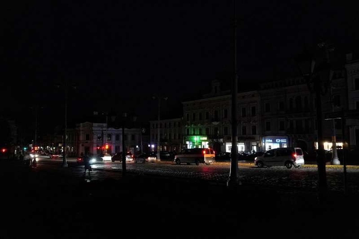 Через російський обстріл частина Хмельниччини залишилась без світла