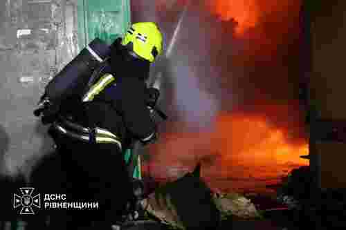 Росіяни вдарили по підприємству на Рівненщині, є постраждалі