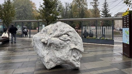 Скульптура «Тотем» з’явилась у Львові в межах Тижня скульптури