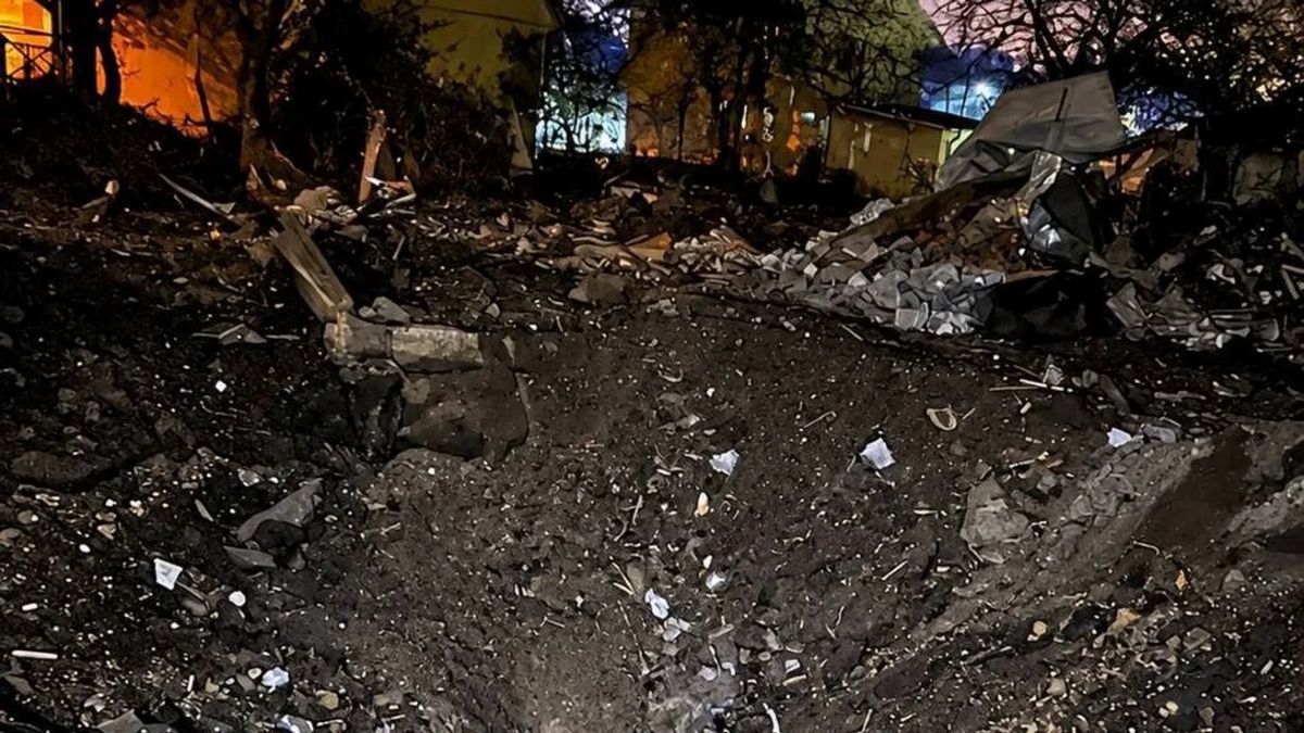 У Києві через нічну атаку постраждали 15 людей, пошкоджено Південний міст