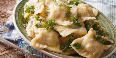 Німецькі пельмені маульташен із м’ясною начинкою. Рецепт дня