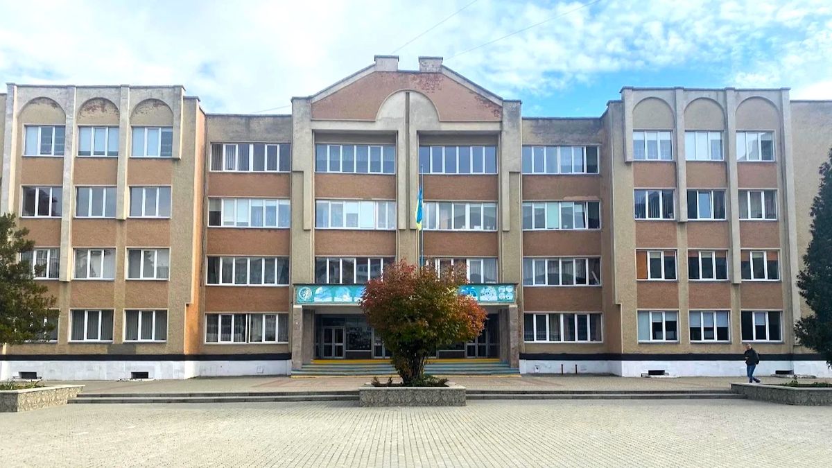 Школярі ліцею в Івано-Франківську два дні вчилися без світла через борги закладу