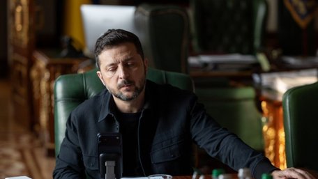 Володимир Зеленський підписав закони про податки на посилки та доходи з цифрових платформ