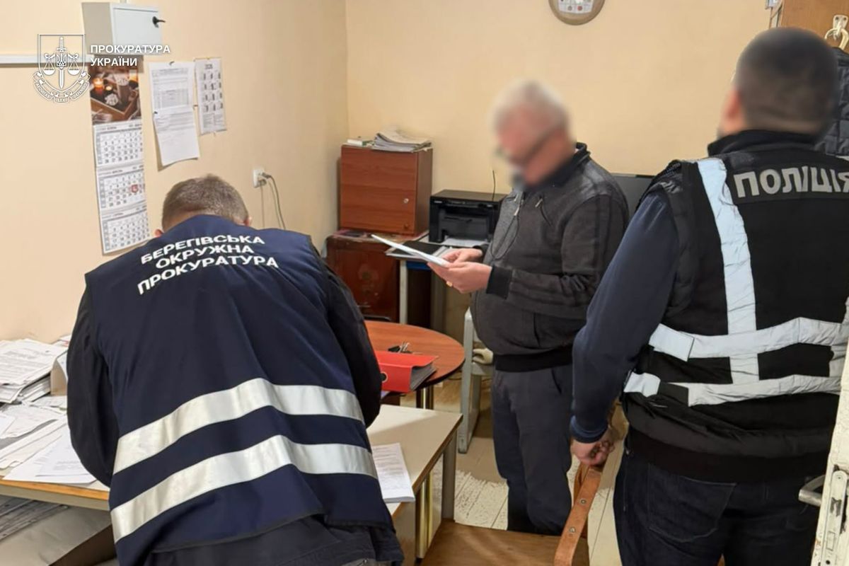 У Берегові чиновники розікрали понад 30% грошей на ремонт тротуару